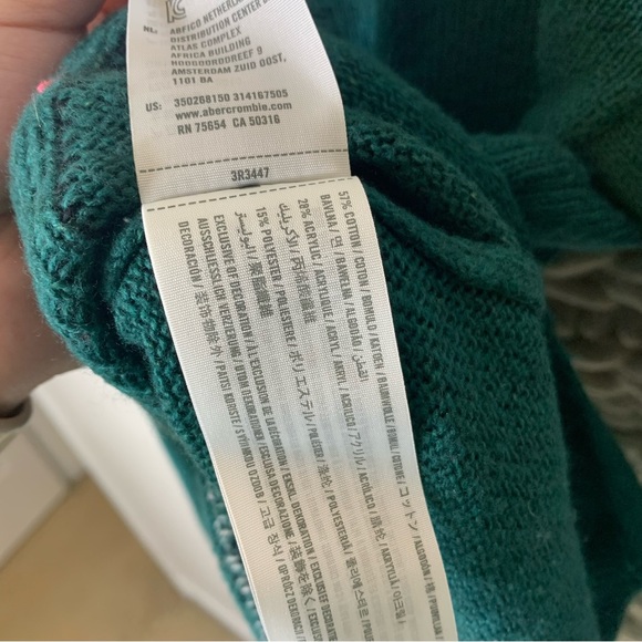 Hollister Green Penguin Sweater - Picture 6 of 9